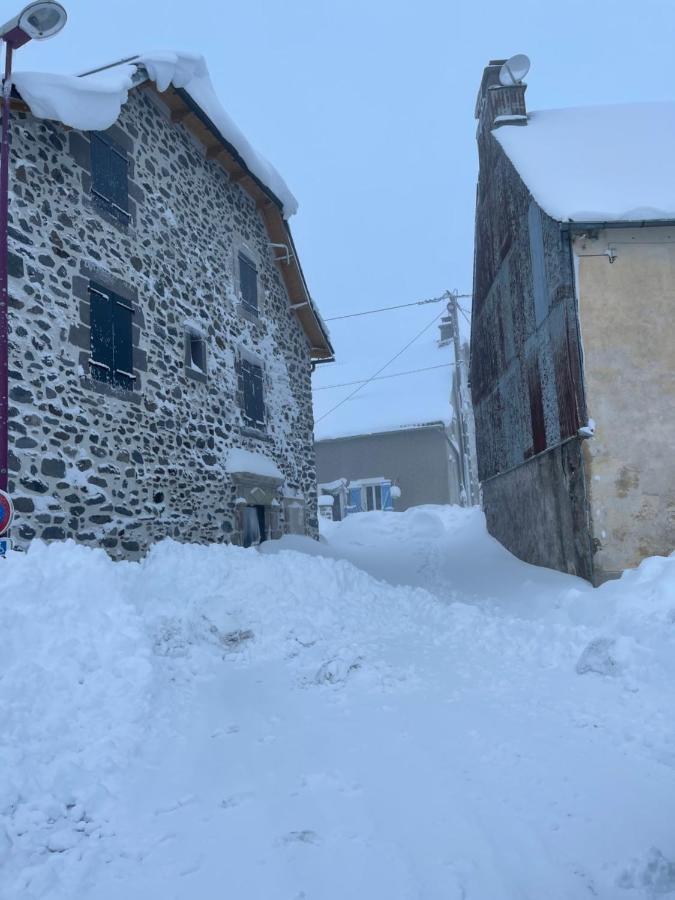 Auberge Du Cezallier Montgreleix Экстерьер фото
